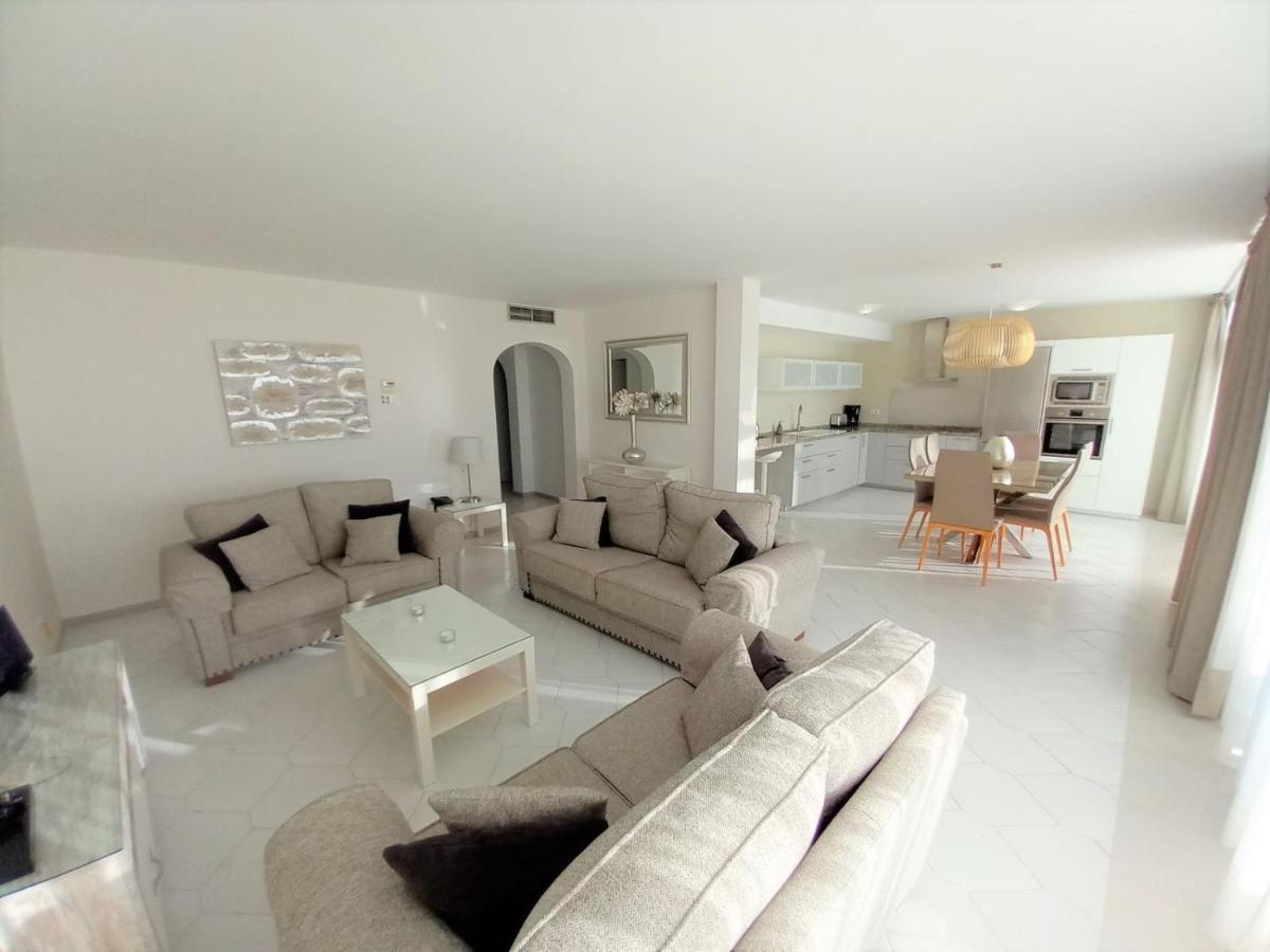 Miraflores Beachfront Penthouse Sitio de Calahonda Exterior photo